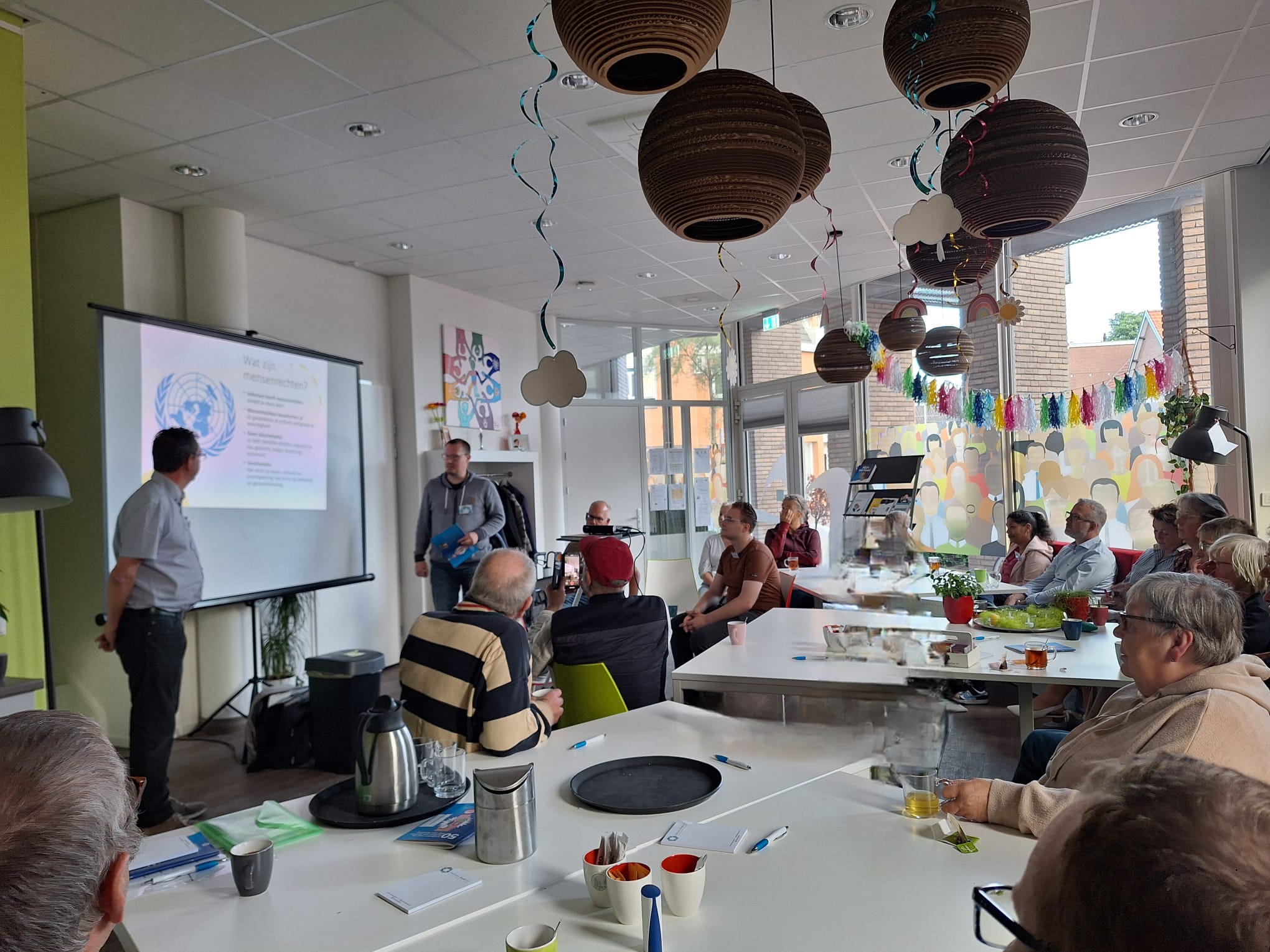 thema avond in de Boshoek. Roland geeft een presentatie