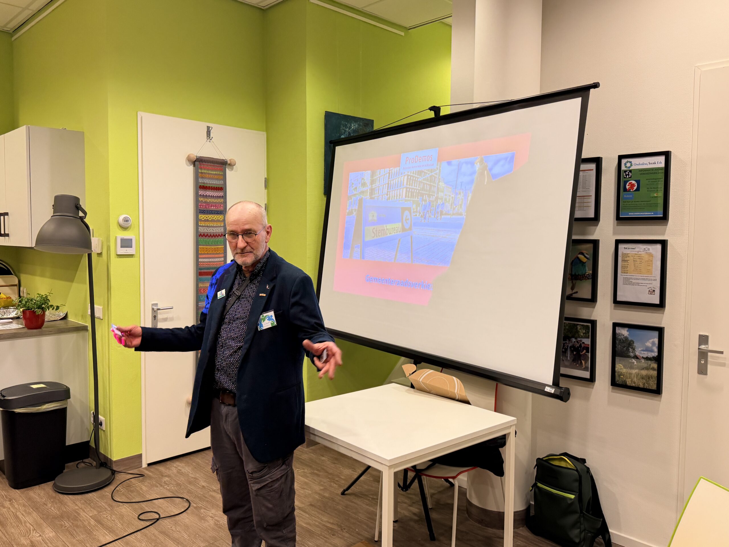 Elbert Verhaaf opent de bijeenkomst